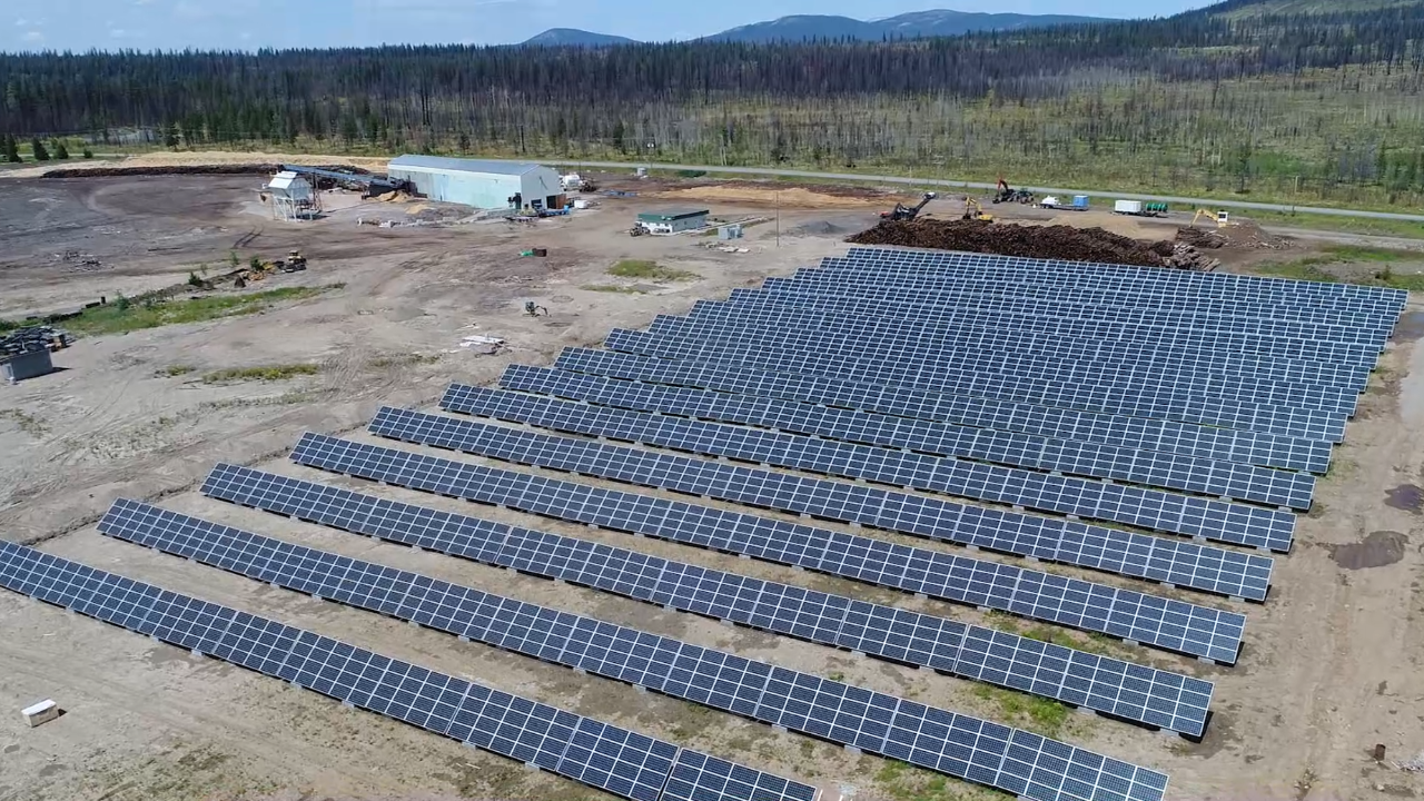 Aerial photo of the Tŝilhqot'in Solar Farm